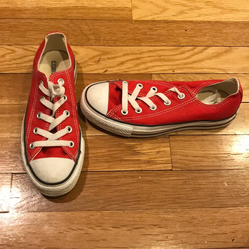 Red low top converse